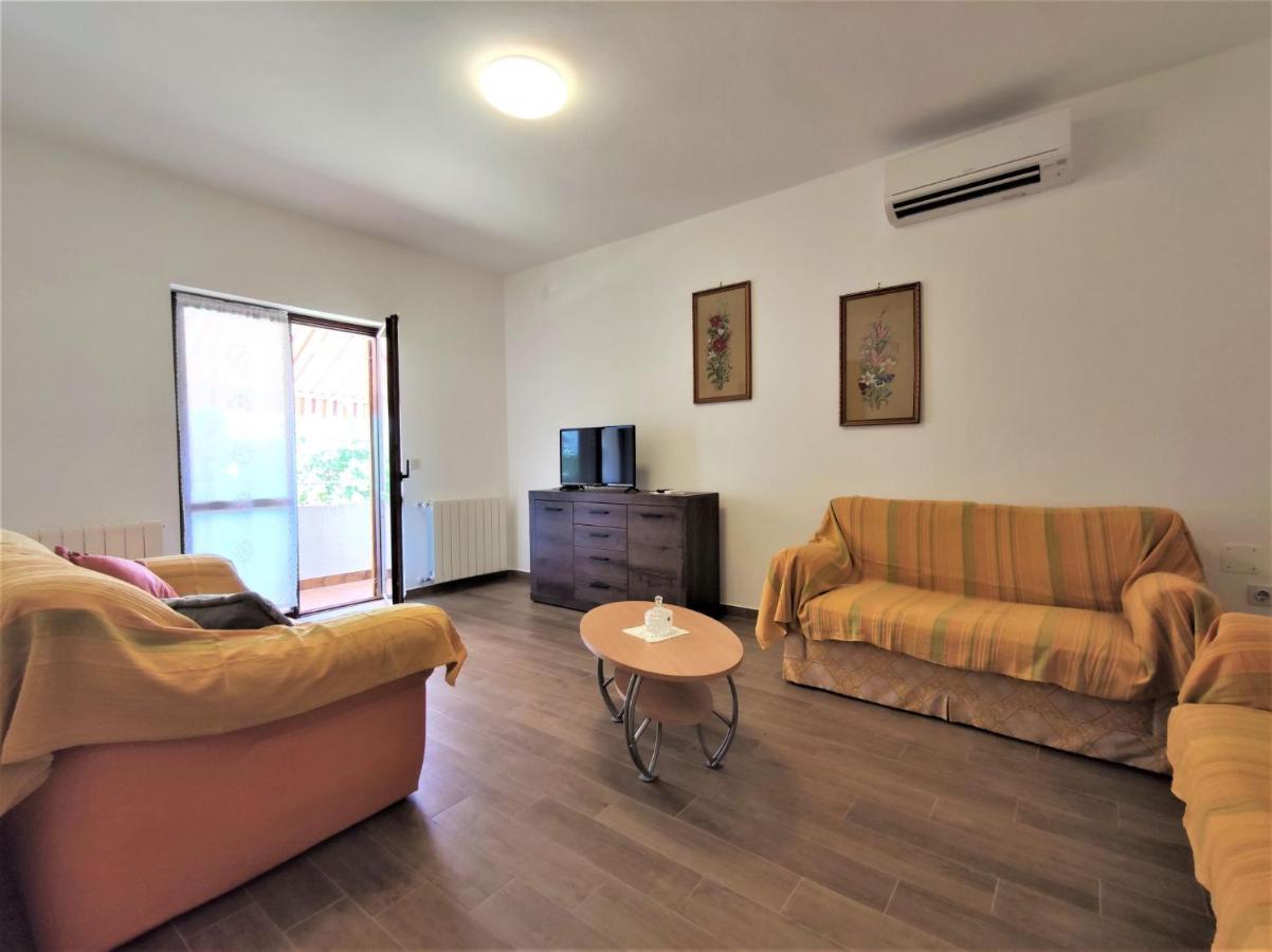 Apartments Morena Rakalj エクステリア 写真