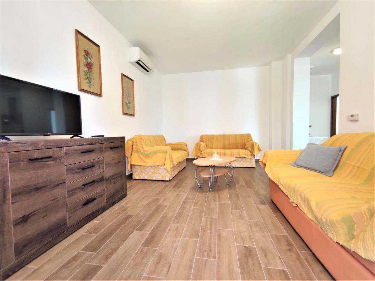 Apartments Morena Rakalj エクステリア 写真