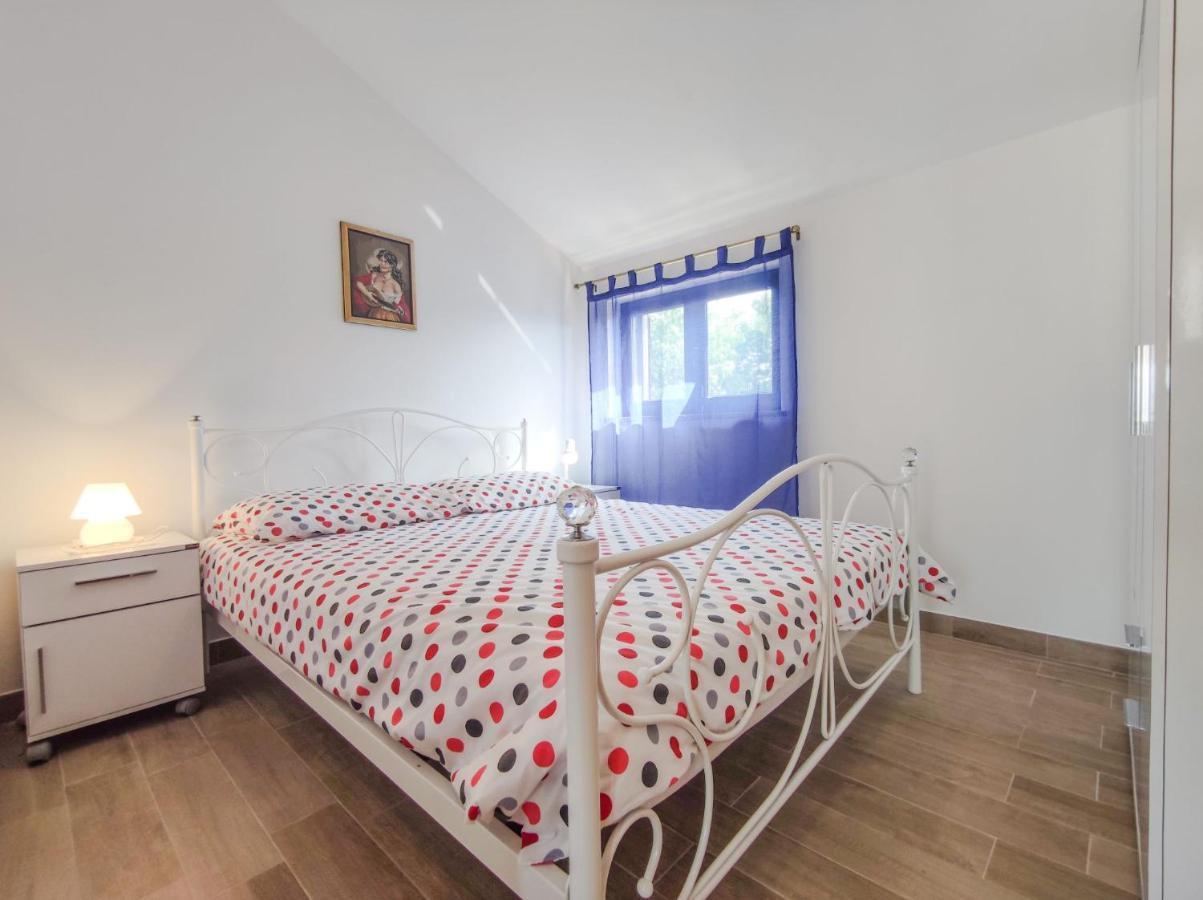 Apartments Morena Rakalj エクステリア 写真